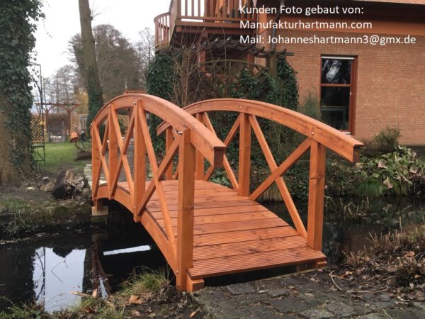 Kundenprojekt Teichbrücke 2 mit Brückenhandlauf bei Leimholzbogen.de